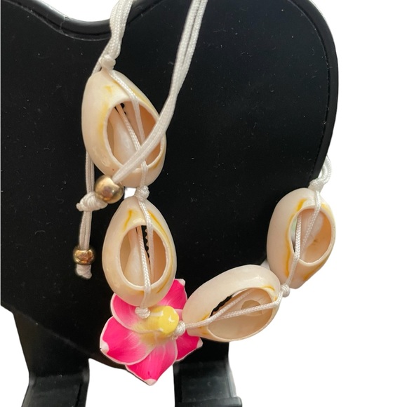 Flower 🌸 shell decor adjustable bracelet - Picture 4 of 4